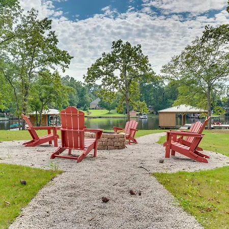 Spacious Lake Sinclair Vacation Rental With Dock!